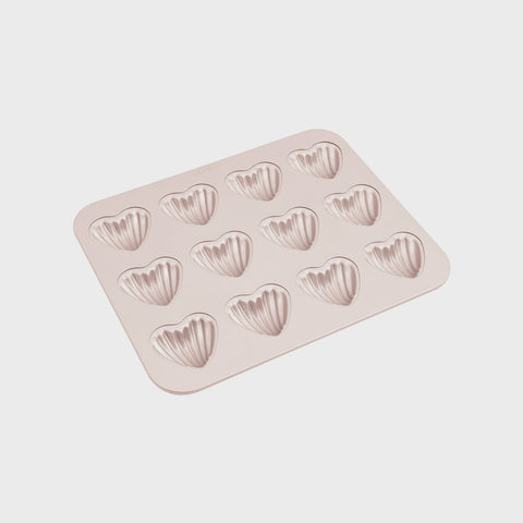 Madeleine Pan - Heart 12 Cup